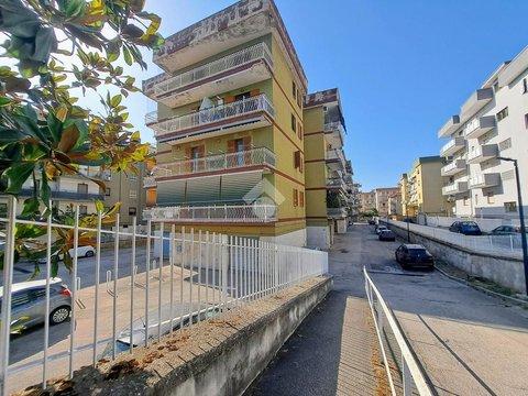 Trilocale in Via Giorgio de Falco, 94, Quarto