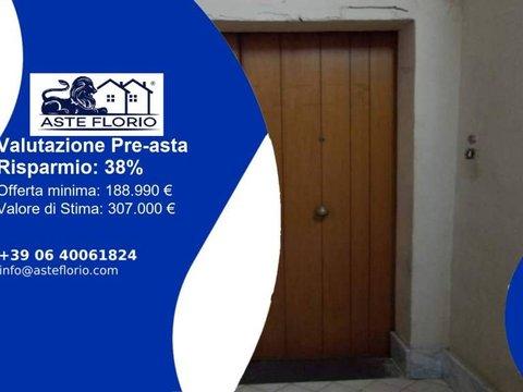 Appartamento in via Sant' Antonio Abate, San Lorenzo, Napoli