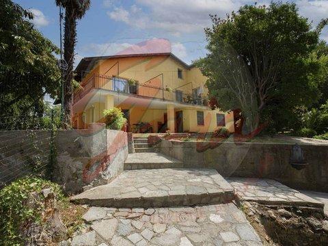 Villa in Strada Moncalvo, 22, Revigliasco - Maddalena, Moncalieri