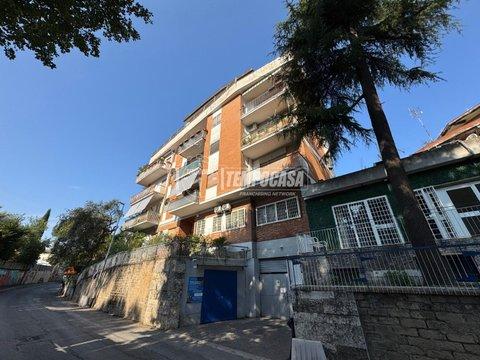 Bilocale in Via Veientana, 3, Tomba di Nerone, Roma
