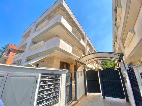 Bilocale in Via Gorlago, 35, Palmarola - Casal del Marmo, Roma