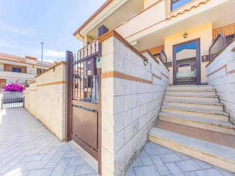 Appartamento su due piani in Via Giarre, 71 b, Borghesiana - Finocchio, Roma