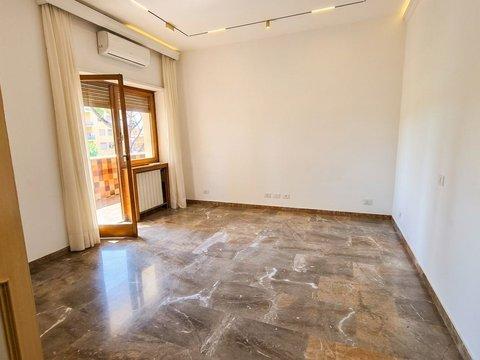 Quadrilocale in Piazzale delle Medaglie d'Oro, Balduina Alta, Roma