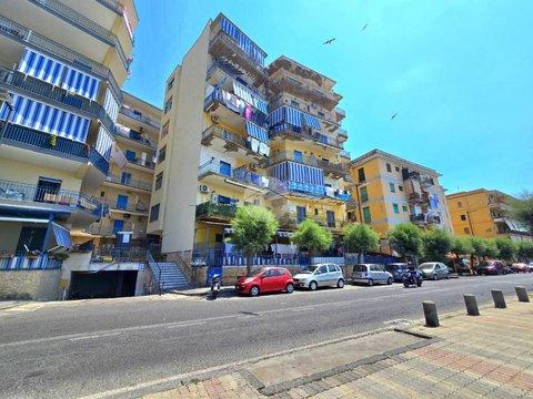 Bilocale in Via Litoranea, 128, S. M. la Bruna - Leopardi - Sant'Antonio, Torre del Greco