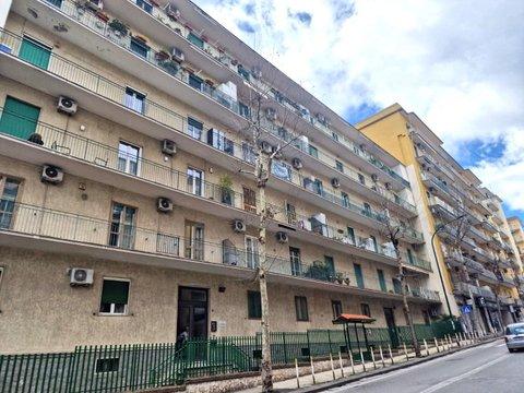 Quadrilocale in Via Bernardo Cavallino, 93, Rione Alto, Napoli