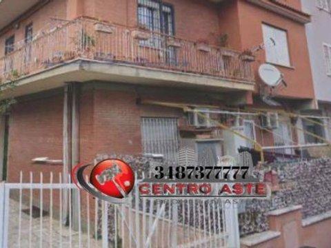 Trilocale in via Ioppolo, Casal Morena, Roma