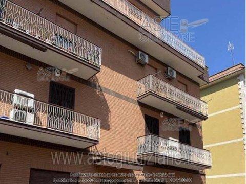 Appartamento in via Giovanni Rosini, 85, Torre Angela, Roma