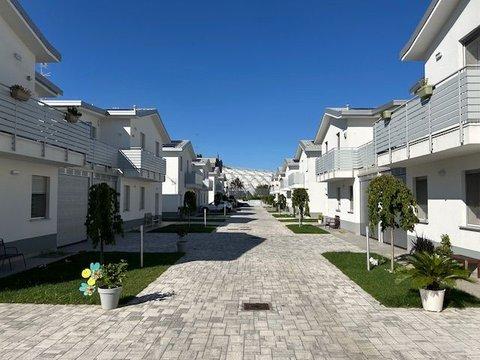 Appartamento su due piani in Viale Faenza, Famagosta, Milano