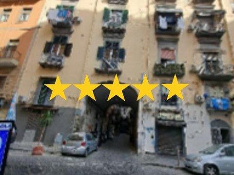 Trilocale in Vico Melofioccolo, Santa Chiara-Università, Napoli