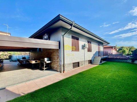 Villa in Via XXV Aprile, Grezzago
