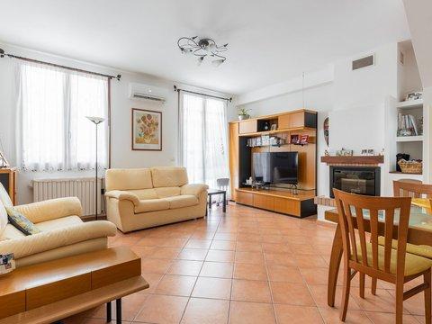 Villetta a schiera in Via San Donato, 247, Granarolo dell'Emilia