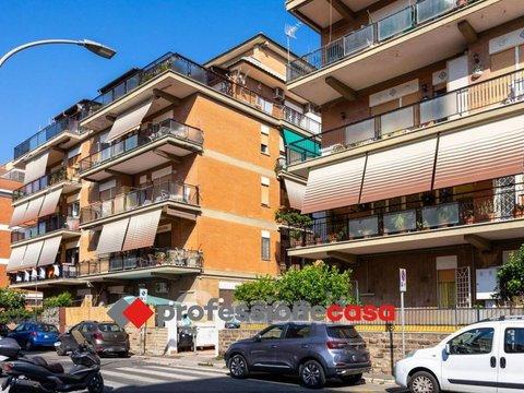 Trilocale in Via la Spezia, Marina di Torvaianica, Pomezia