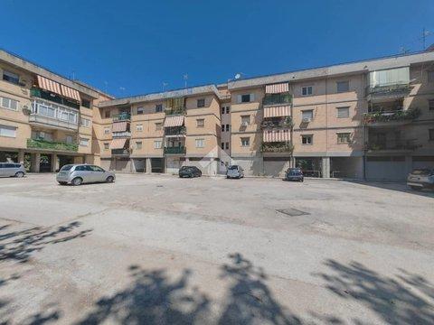 Quadrilocale in via Caio Vestorio, s.n.c, Arco Felice - Lucrino - Toiano, Pozzuoli