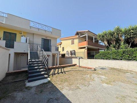 Trilocale in via Carrafiello, 11, Varcaturo, Giugliano in Campania