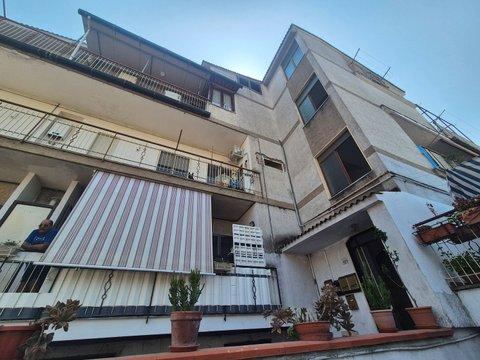 Trilocale in Corso Vittorio Emanuele, 10, Centro - Santa Teresa, Torre del Greco