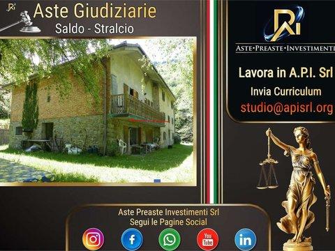 Casa indipendente in Via Caduti di Cà Berna, 1, Lizzano in Belvedere