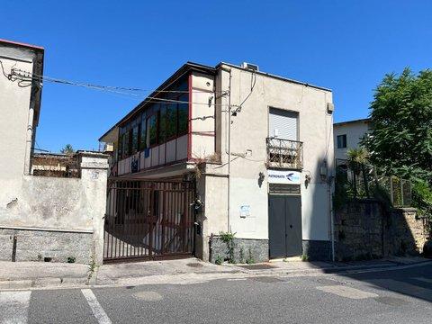 Trilocale in Via San Giacomo dei Capri, Arenella, Napoli