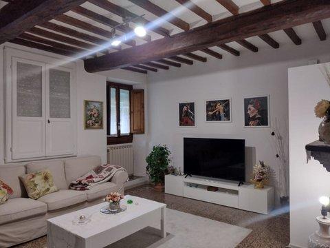 Appartamento su due piani in Piazza umberto, s.n.c, Londa