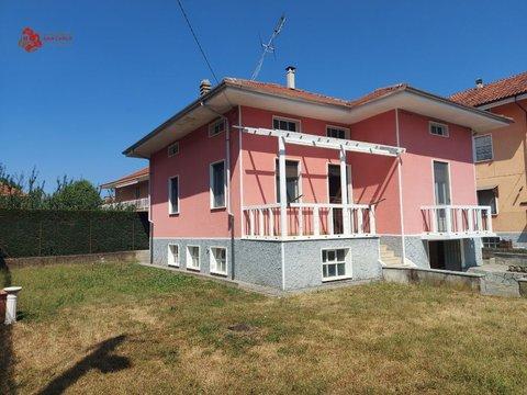 Casa indipendente in strada Ciriè, 88, San Carlo Canavese