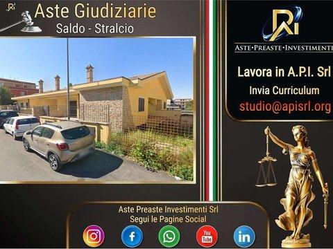 Villetta a schiera in Via Acquaviva delle Fonti, 46, Torre Gaia - Villa Verde, Roma