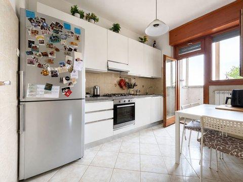 Trilocale in Via Michele Saponaro, 18, Gratosoglio, Milano