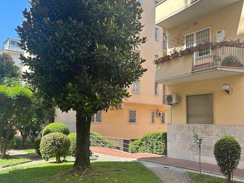 Trilocale in Largo Benedetto Bompiani, 5, Ardeatino, Roma
