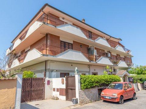 Trilocale in Via Decollatura, 54, Casal Morena, Roma