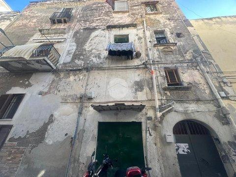 Monolocale in Largo Bandito, 1, Centro Storico, Torre del Greco