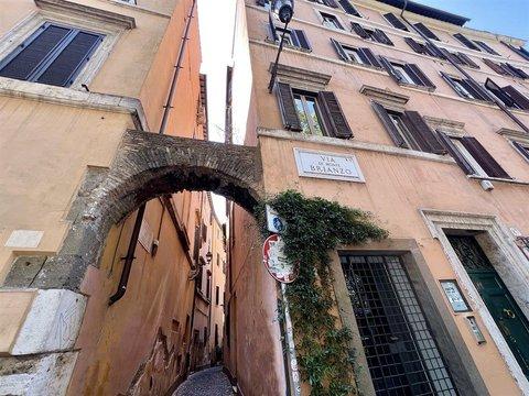 Quadrilocale in Via di Monte Brianzo, Piazza del Popolo - Piazza Navona - Quirinale, Roma