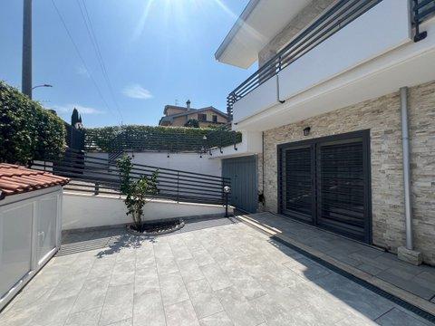 Villa in Via Cornelio Nepote, 41, Marco Simone - Setteville Nord, Guidonia Montecelio