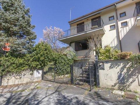 Villetta a schiera in Via Giorgio de Chirico, 24, Morlupo
