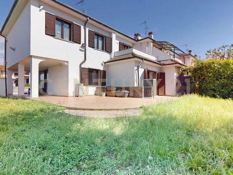 Villetta a schiera in Via Casorezzo, 53, Vilastanza - Villapia, Parabiago