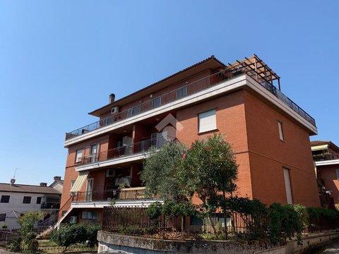 Trilocale in Via Degli Astronauti, 23, Cave