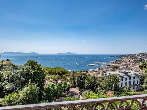 Appartamento in Via Aniello Falcone, Vomero, Napoli