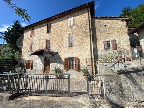 Casa indipendente in Via Roma, 29, Camugnano