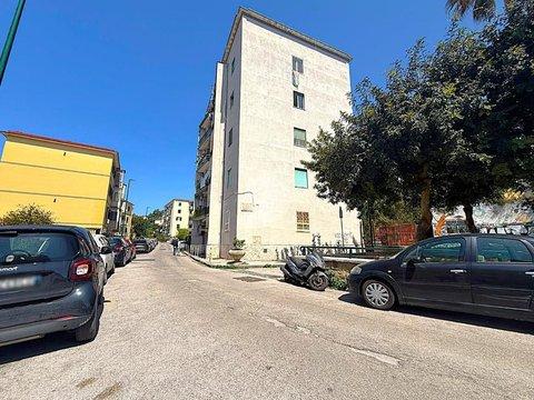 Trilocale in Via Severino Boezio, 59, Bagnoli, Napoli