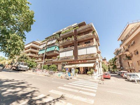 Quadrilocale in Largo Alberto Pepere, 11, Colli Portuensi, Roma
