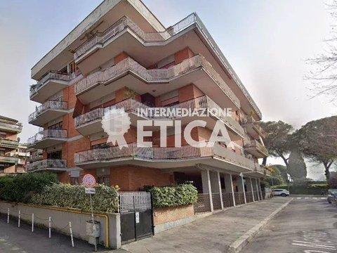 Quadrilocale in Via Gaio Menio, 41, Appio Claudio, Roma