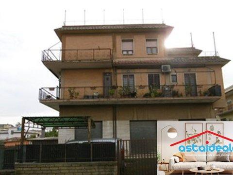 Quadrilocale in Via dell'Osteria del Finocchio, 45, Borghesiana - Finocchio, Roma