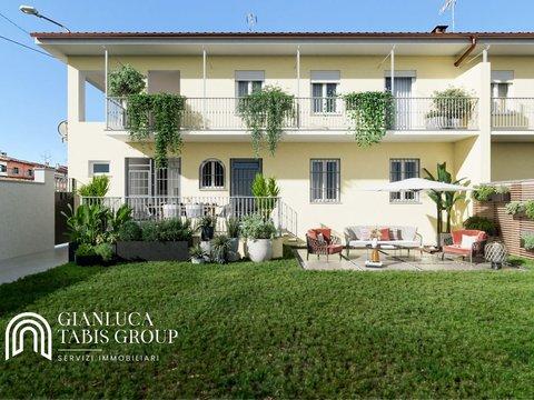 Casa indipendente in Via N. S. della Scala, 23, Centro Storico, Chieri