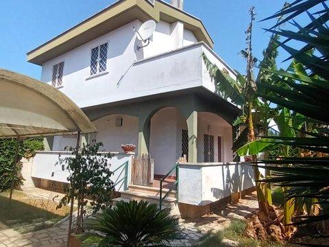Villa in Via G. Basile, 82, Stazione Lavinio, Anzio