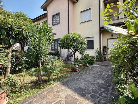 Villetta a schiera in Via Gino Berti, 5, Ozzano dell'Emilia