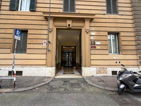 Bilocale in Viale Giulio Cesare, 61, Prati, Roma