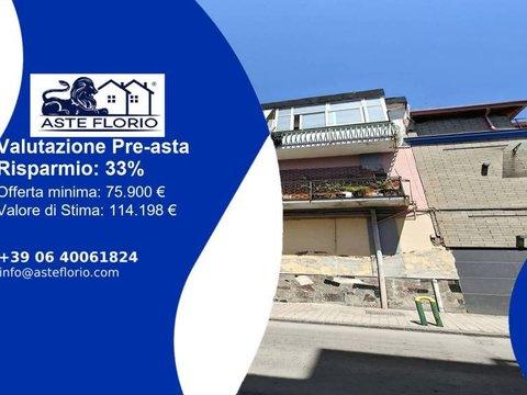 Trilocale in Via Sant'Anna, 24, Centro Città - Centro Storico, Acerra