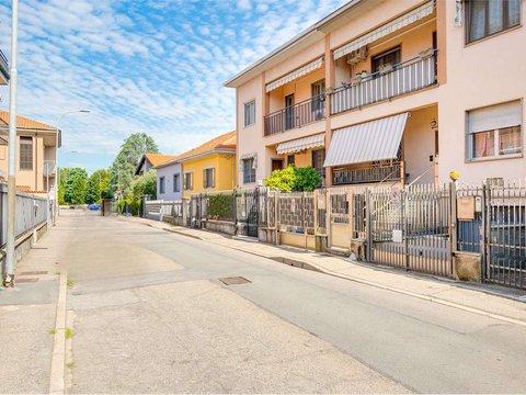 Trilocale in Via Monfalcone, 16, San Pietro-Pace, Rho