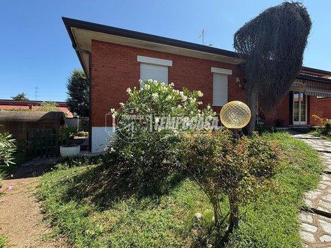 Villa in Via Don Primo Mazzolari, 16, Busto Garolfo