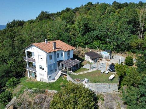 Villa in Via Dietro Castello, 81, Pavone Canavese