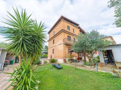 Quadrilocale in Via Casilina, 1842, Borghesiana - Finocchio, Roma