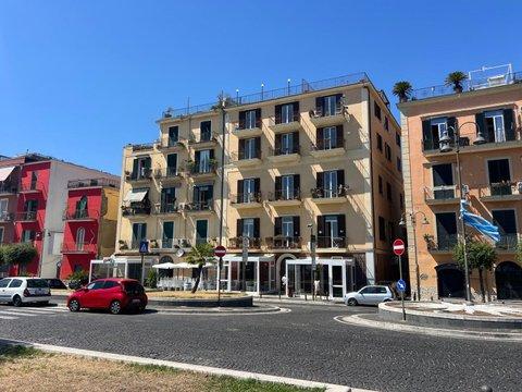 Trilocale in corso Umberto I, 93, Lungomare, Pozzuoli
