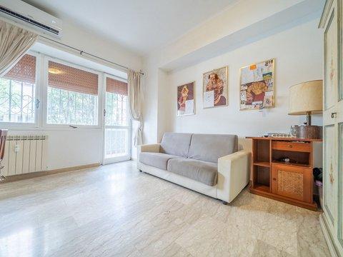 Bilocale in Viale dei Promontori, Ostia Levante, Roma